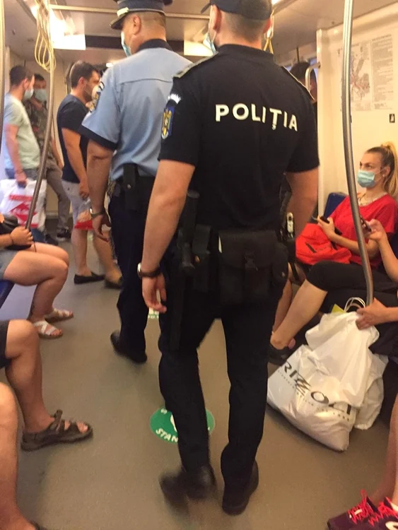 Autoritățile s-au asigurat că pasagerii poartă măștile de protecție în mod corespunzător