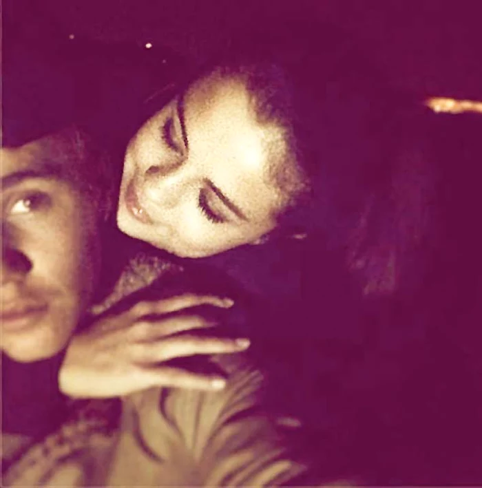 
    Starul pop a postat o fotografie pe  Instagram, cu mesajul „Love the way  you look at me” („Iubesc felul  în care mă priveşti”, n.r.) (Foto: instagram)  