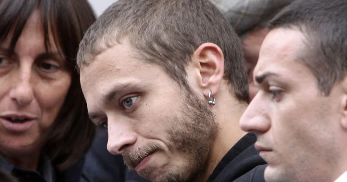 Valentino Rossi şi mii de fani au participat la înmormântarea lui Marco Simoncelli * Foto: Reuters