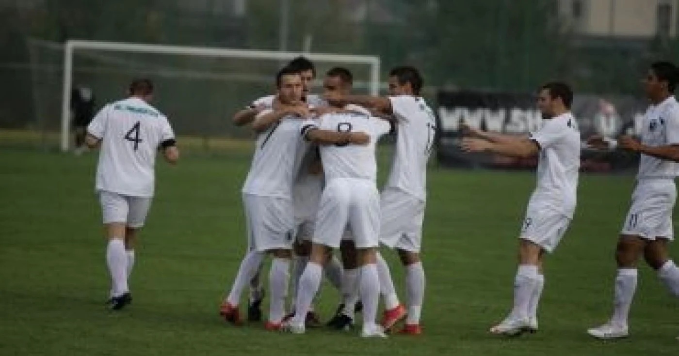 Hunedoara: (Fotbal) Jiul Petroşani, învinsă de Universitatea Cluj într-un meci restant