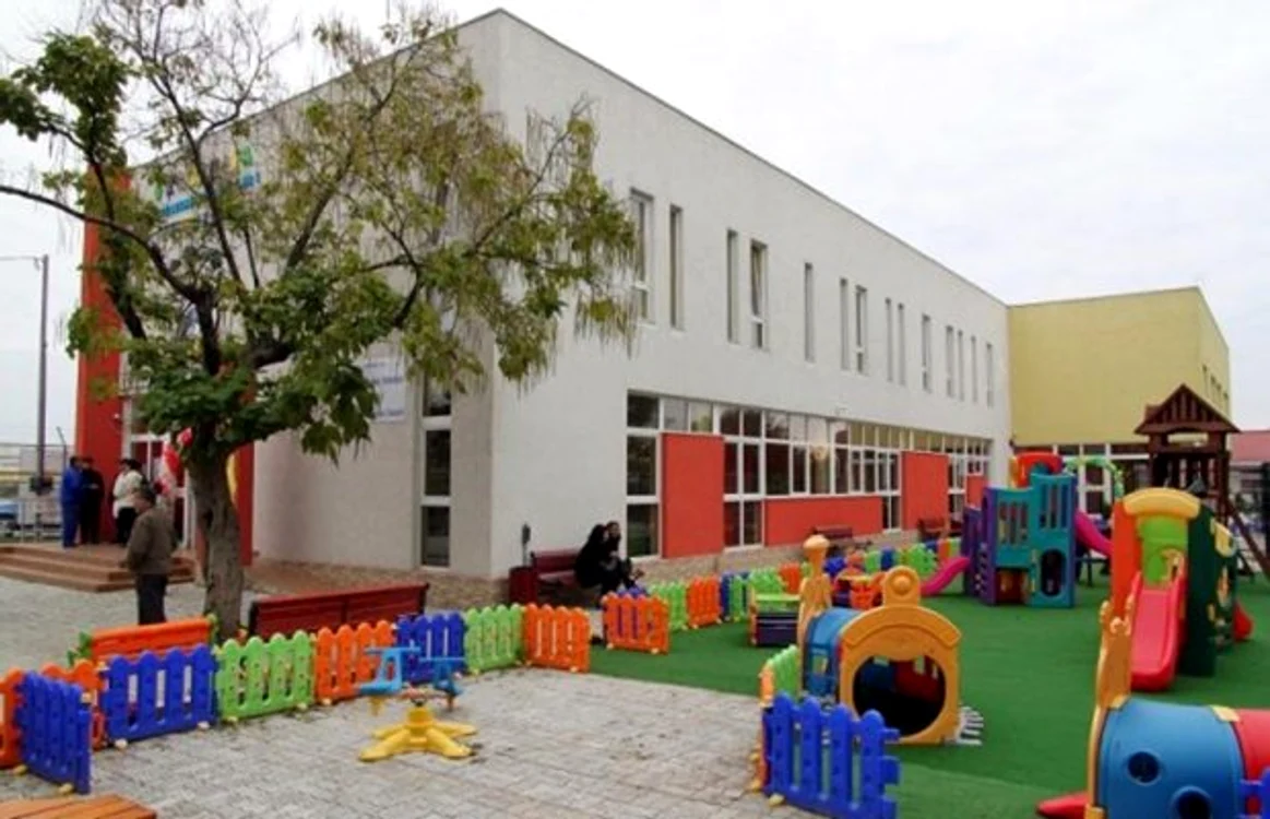 
    Lucrările de modernizare ale unităţilor de învăţământ se vor prelungiFoto: arhivă personală  