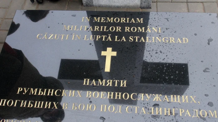 Placa comemorativă dedicate soldaților români care au murit în bătălia de la Stalingrad