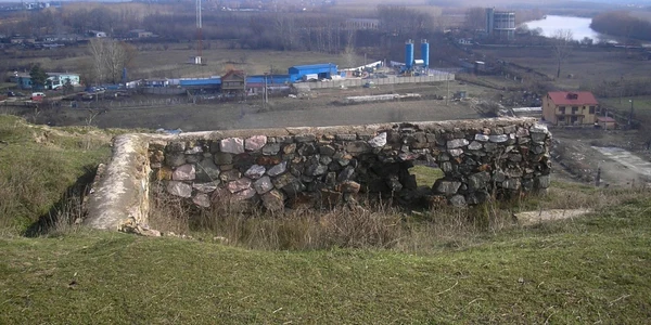 Ultimele resturi ale zidurilor cetăţii Tirighina-Barboşi FOTO C Crângan