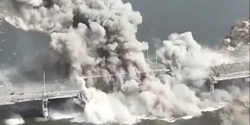 Pod peste Dnipro distrus cu ajutorul dronelor FOTO via the Sun jpg