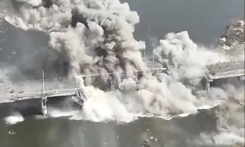 Pod peste Dnipro distrus cu ajutorul dronelor FOTO via the Sun jpg