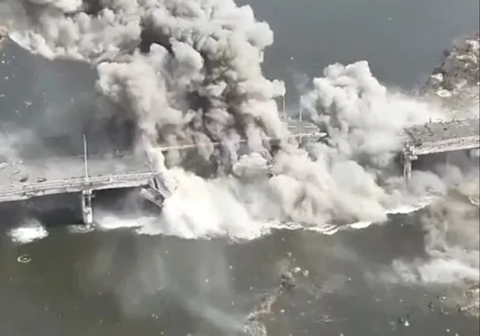 Pod peste Dnipro distrus cu ajutorul dronelor FOTO via the Sun