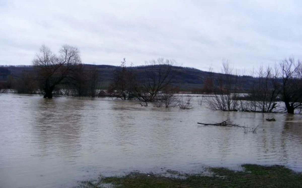 
    Avertizarea cod roşu de inundaţii din Teleorman a fost ridicată  