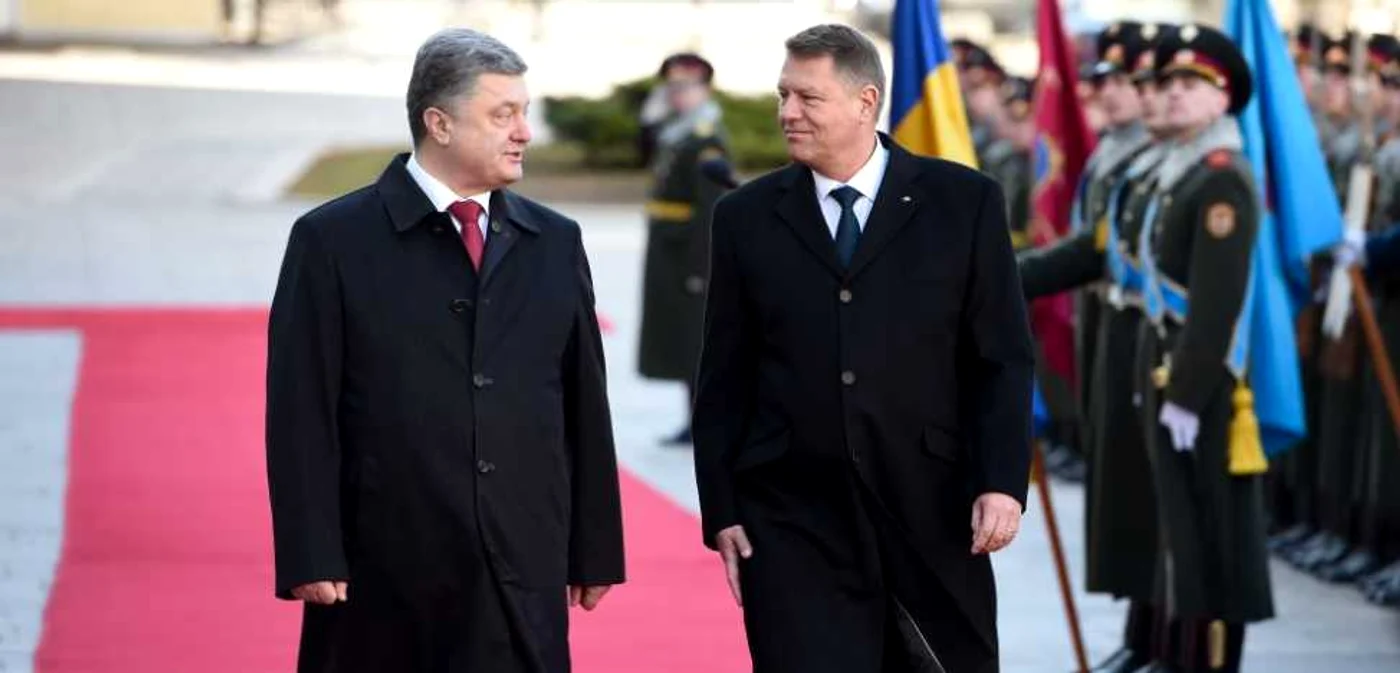 Preşedintele Klaus Iohannis alături de Petro Poroşenko FOTO Mediafax