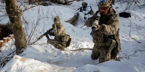 Civili ucraineni se antrenează în apropiere de Kiev FOTO EPA-EFE