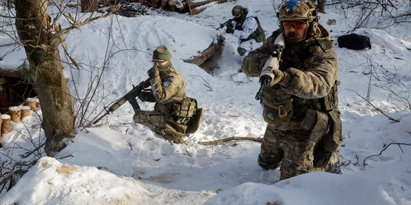 Civili ucraineni se antrenează în apropiere de Kiev FOTO EPA-EFE