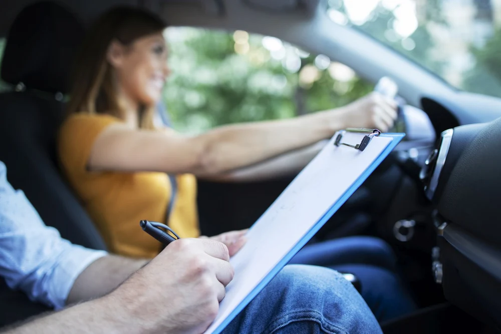 Noi reguli pentru obținerea permisului de conducere: șoferii care scapă de proba teoretică