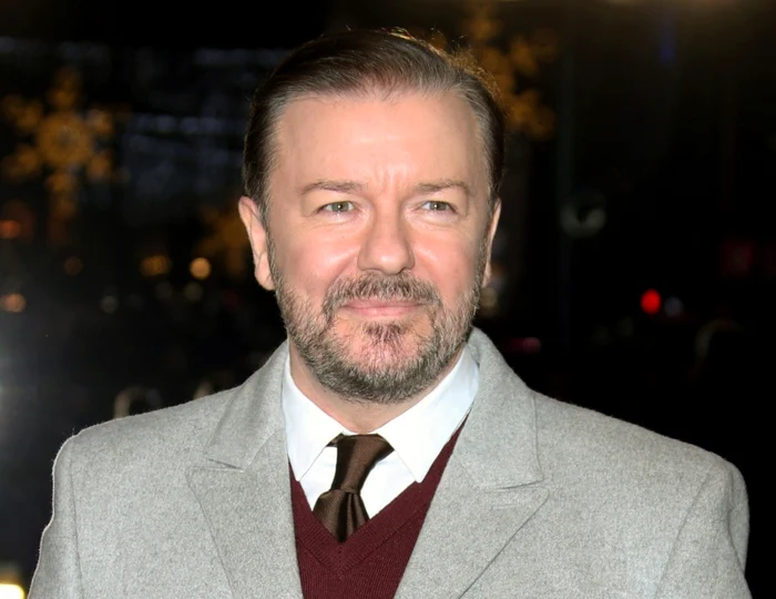 Ricky Gervais este neiertător pe scena Globurilor de Aur şi asta pare că i-a cucerit pe americani
