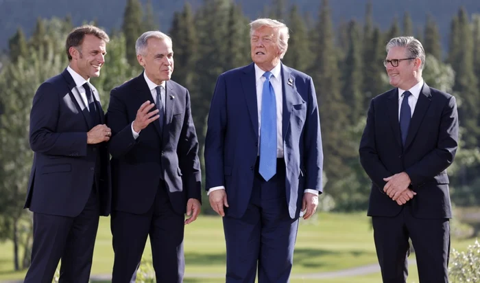 Donald Trump și Emmanuel Macron, alături de alți lideri la summit-ul G7 din Canada FOTO EPA-EFE
