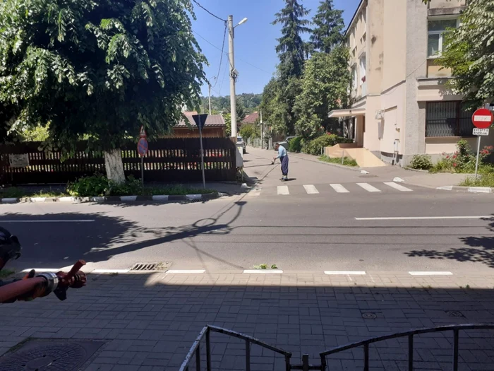 Scurgere masivă de gaze pe o stradă din Râmnicu Vâlcea Foto ISU Vâlcea