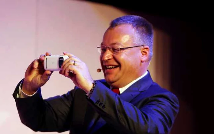 Stephen Elop a prezentat modelul N808 Pureview la WMC 2012