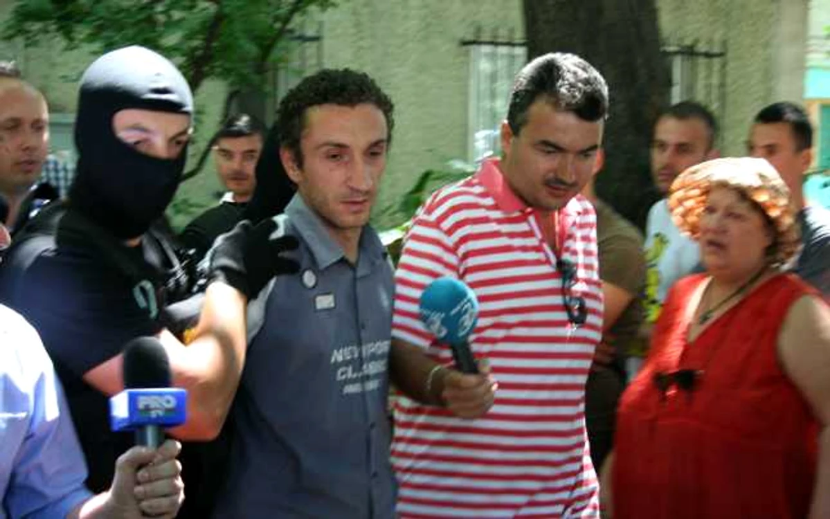 Florentin Puşcoiu a fost adus la apartamentul său pentru percheziţie