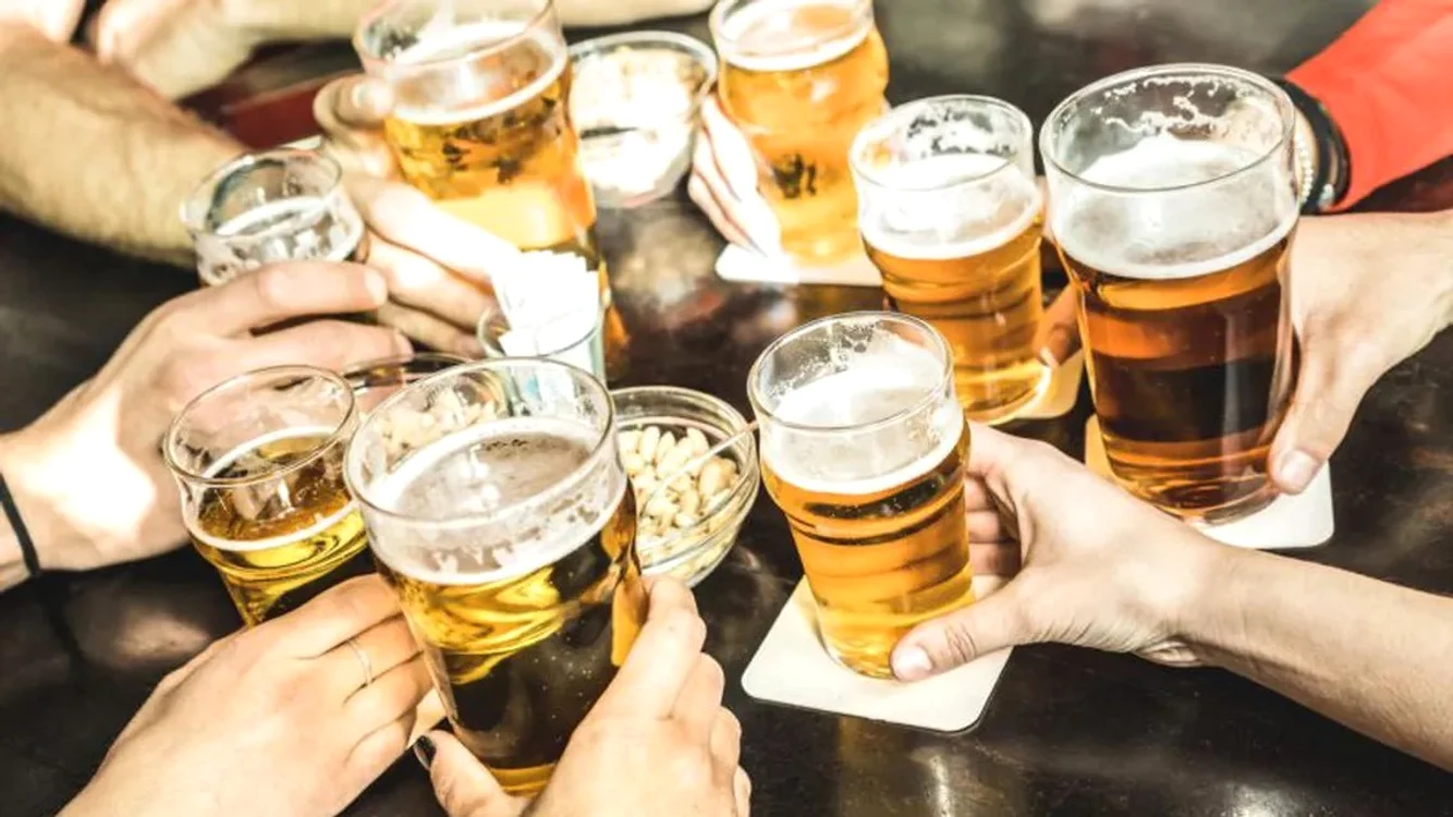 Caloriile ascunse din paharele de băuturi alcoolice - Foro Arhivă