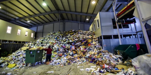statie sortare hartie foto Silvana Armat