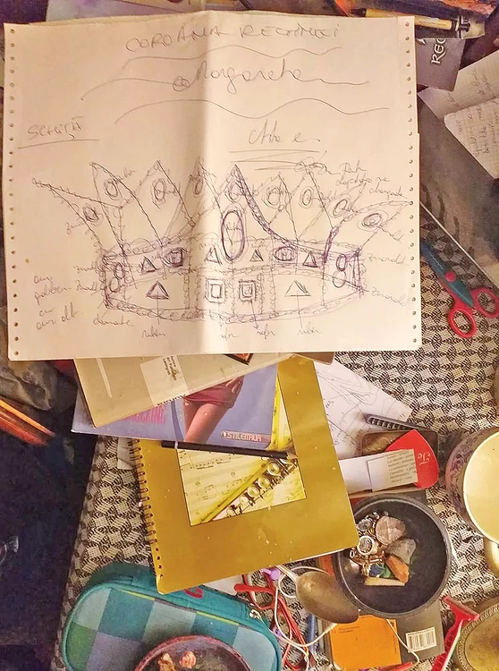 Schița coroanei  este gata