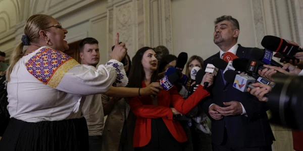 scandal sosoaca și ciolacu in Parlament  Foto Inquam Photos Octav Ganea jpg