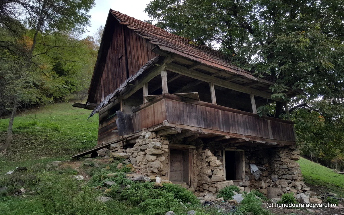 Casă părăsită în Tomnatec. Foto: Daniel Guță