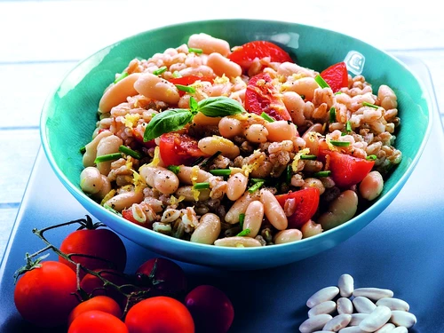 salata de orez cu legume si fasole jpeg
