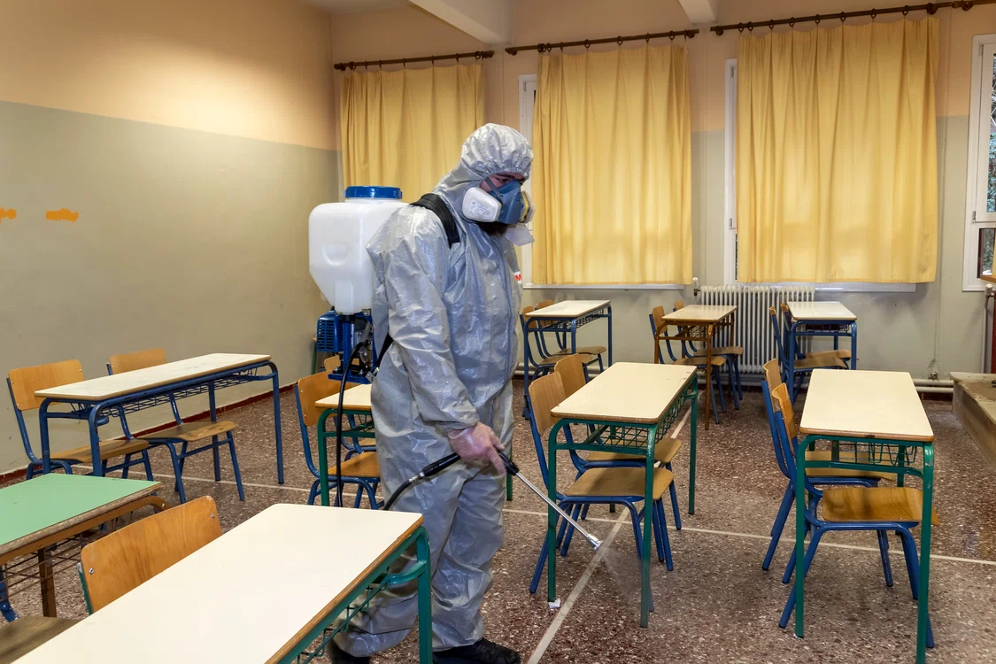 
    Școlile în care au fost confirmate cazurile de Covid-19 au fost închisefoto: Shutterstock  