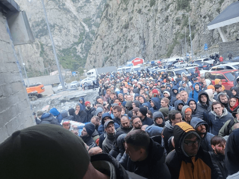 Birou de înrolare lângă punctul de control de la granița cu Georgia