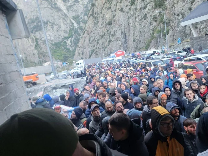 Peste 100.000 de persoane au traversat granița cu Georgia din ambele direcții Foto Twitter/@zonov_sl