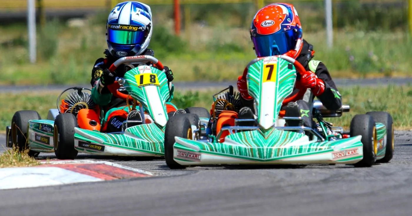 Întrecereile de karting sunt spectaculoase