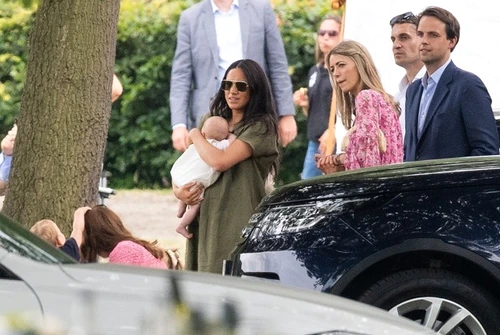 "Nu ştie să şi ţină copilul în braţe" Meghan Markle, criticată aspru pe internet jpeg