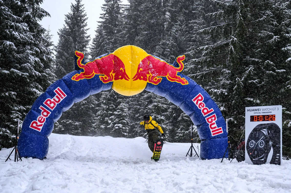 Red Bull Oslea Hike & Ride are loc în perioada 17 - 18 februarie. FOTO: Red Bull 