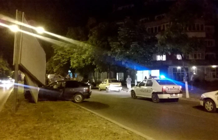 Accidentul a fost provocat de un şofer imprudent. FOTO: adevarul.ro