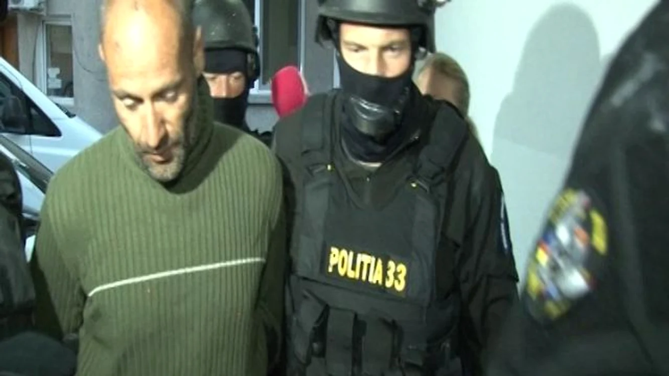 Ionel Boldea escortat de poliţişti FOTO Opiniatimisoarei.ro