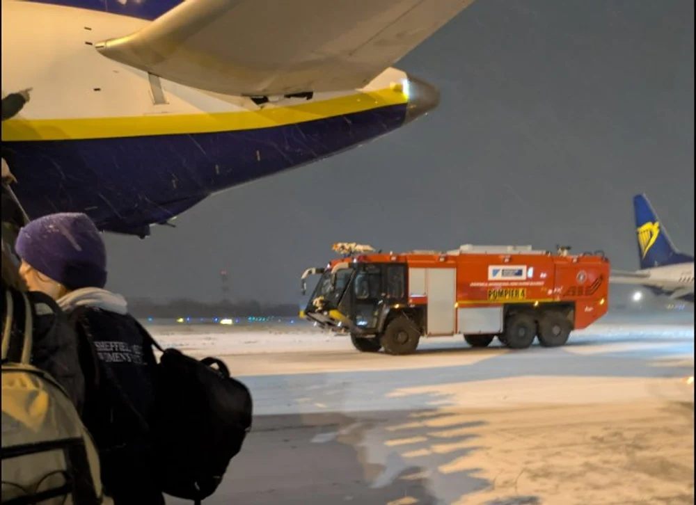 Haos în transporturi în Europa din cauza zăpezii și a viscolului: zboruri anulate, trenuri oprite, camioane blocate