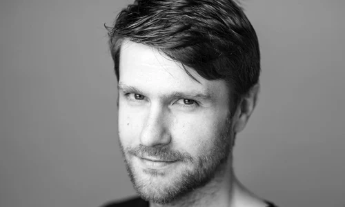 „Frustrare, nelinişte, nesiguranţă – asta mă caracterizează!“ – interviu cu actorul Radu IACOBAN jpeg