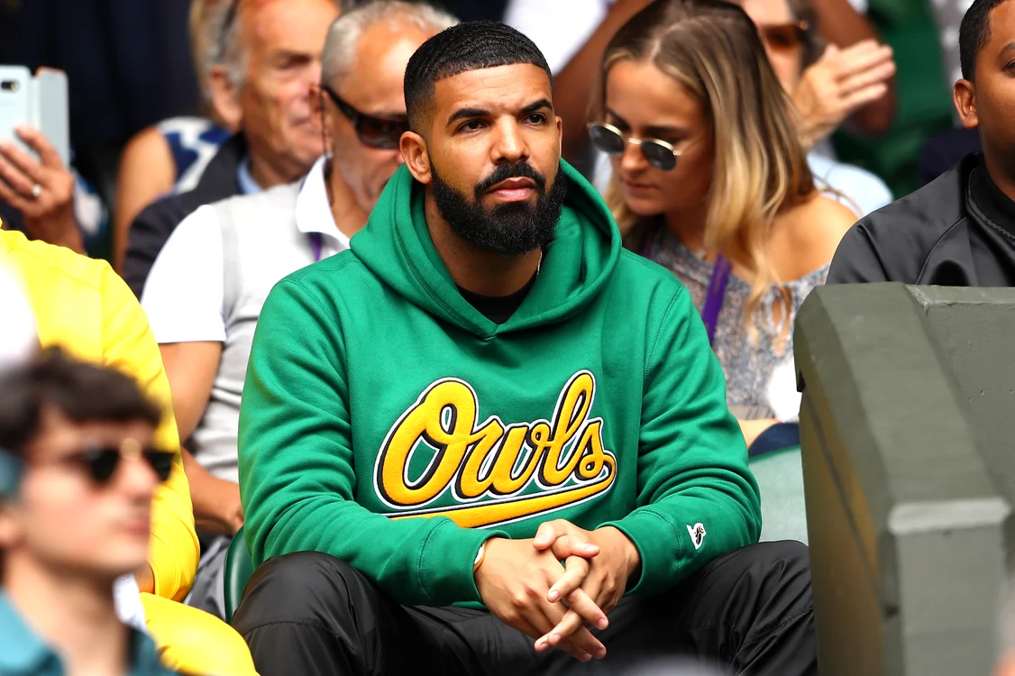 Melodia realizată cu AI în care apare vocea lui Drake a fost restrasă