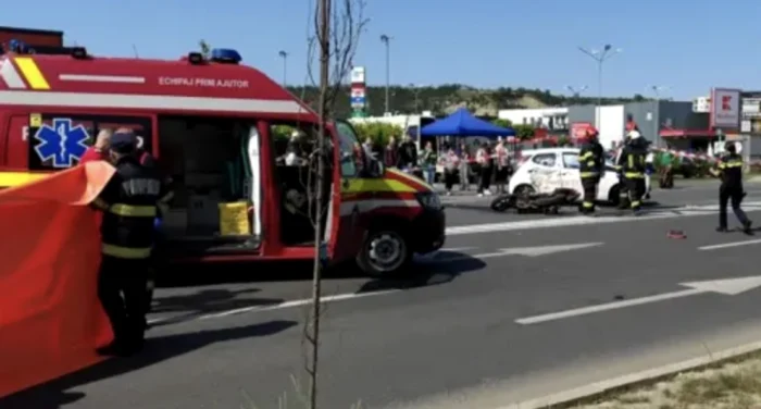 Un motociclist de 32 de ani a murit într-un accident rutier la Turda. A fost lovit de un şofer care a virat pe linie continuă