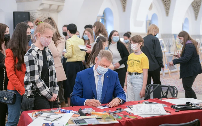 Cotroceni Creativ Junior alaturi de Klaus Iohannis FOTO presidency