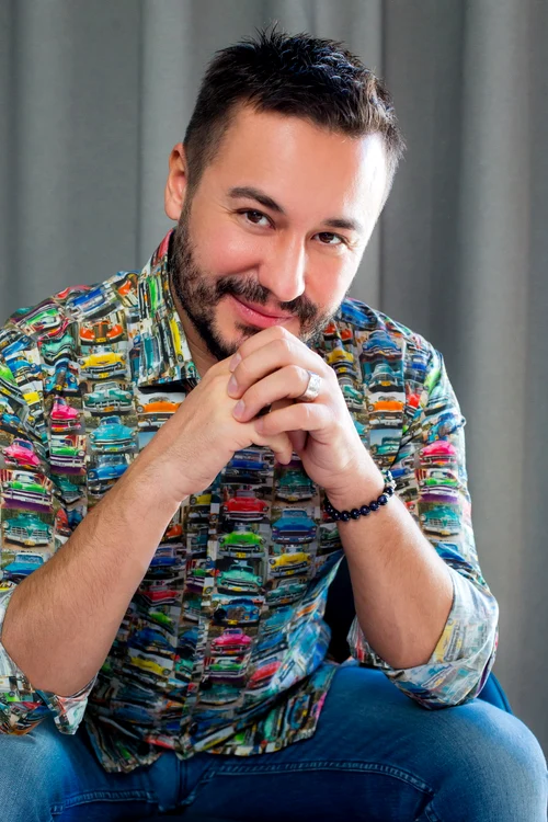 Adrian Perjovschi este unul dintre cei mai căutați și respectați hair-stylisti din Romania