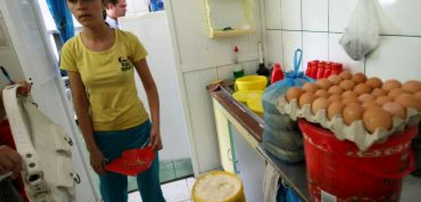 Craiova: Fast food-urile din Craiova au fost luate la puricat de inspectorii OJPC