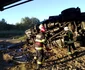 TIR căzut de pe un pod de pe DN7 în râul Topolog în Vâlcea Foto ISU Vâlcea