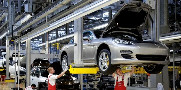 Prime grase pentru angajaţii Porsche