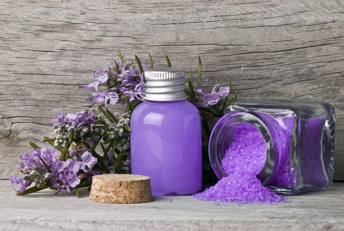 Pe lângă proprietățile culinare, rozmarinul are beneficii și asupra sănătății, alinând multe boli