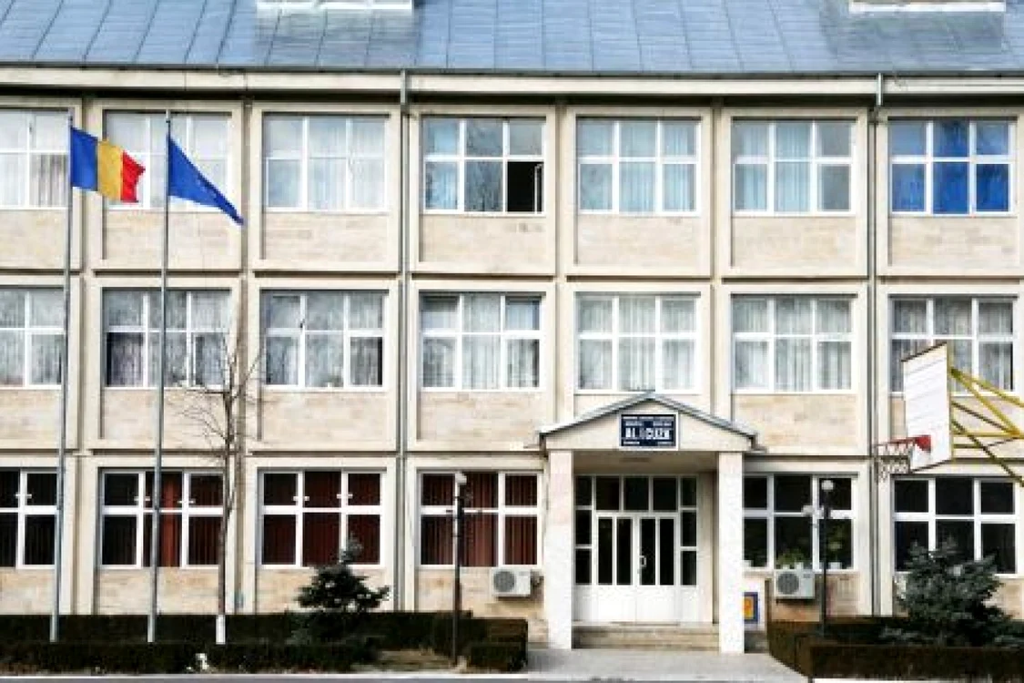 Scandalul s-a petrecut în curtea liceului FOTO:M.S.