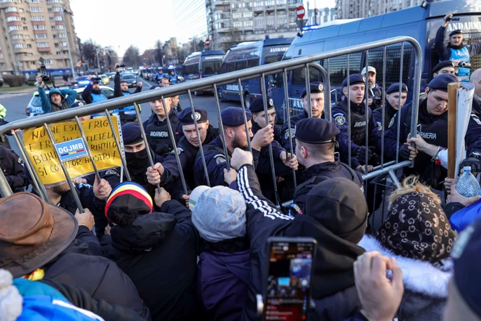 Ciocniri între forțele de ordine și susținătorii lui Călin Georgescu Foto: Inquam Photos