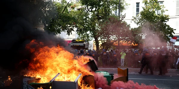 Ciocniri violente cu Poliția în timpul protestelor studenților în Franța