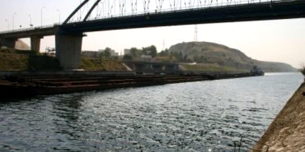 Olt: Poliţia de frontieră caută trupul unui bărbat care s-a aruncat în Dunăre