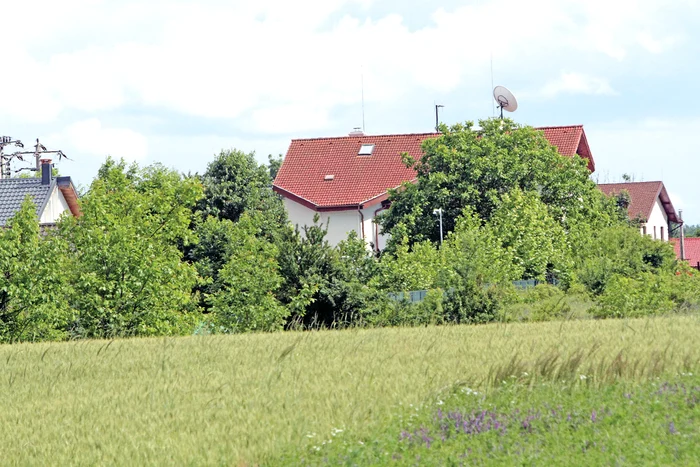 Casa din Snagov  are și teren de tenis