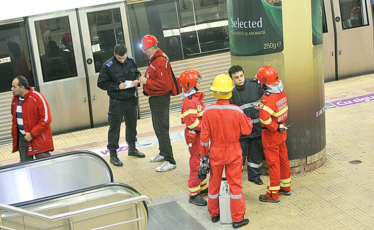 Stația Piața Unirii 1 a fost evacuată din cauza pachetului suspect